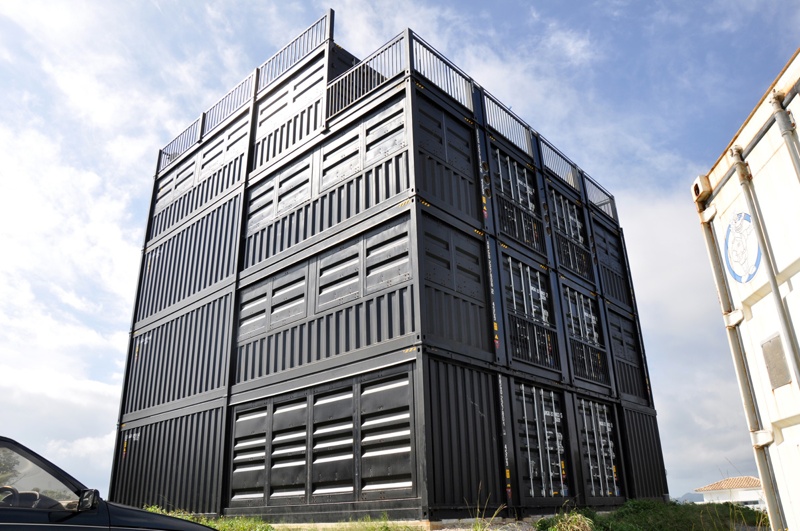 神の島のコンテナ4階建の家(http://imweb.ne.jp/container/kouri_001.htmlより引用)