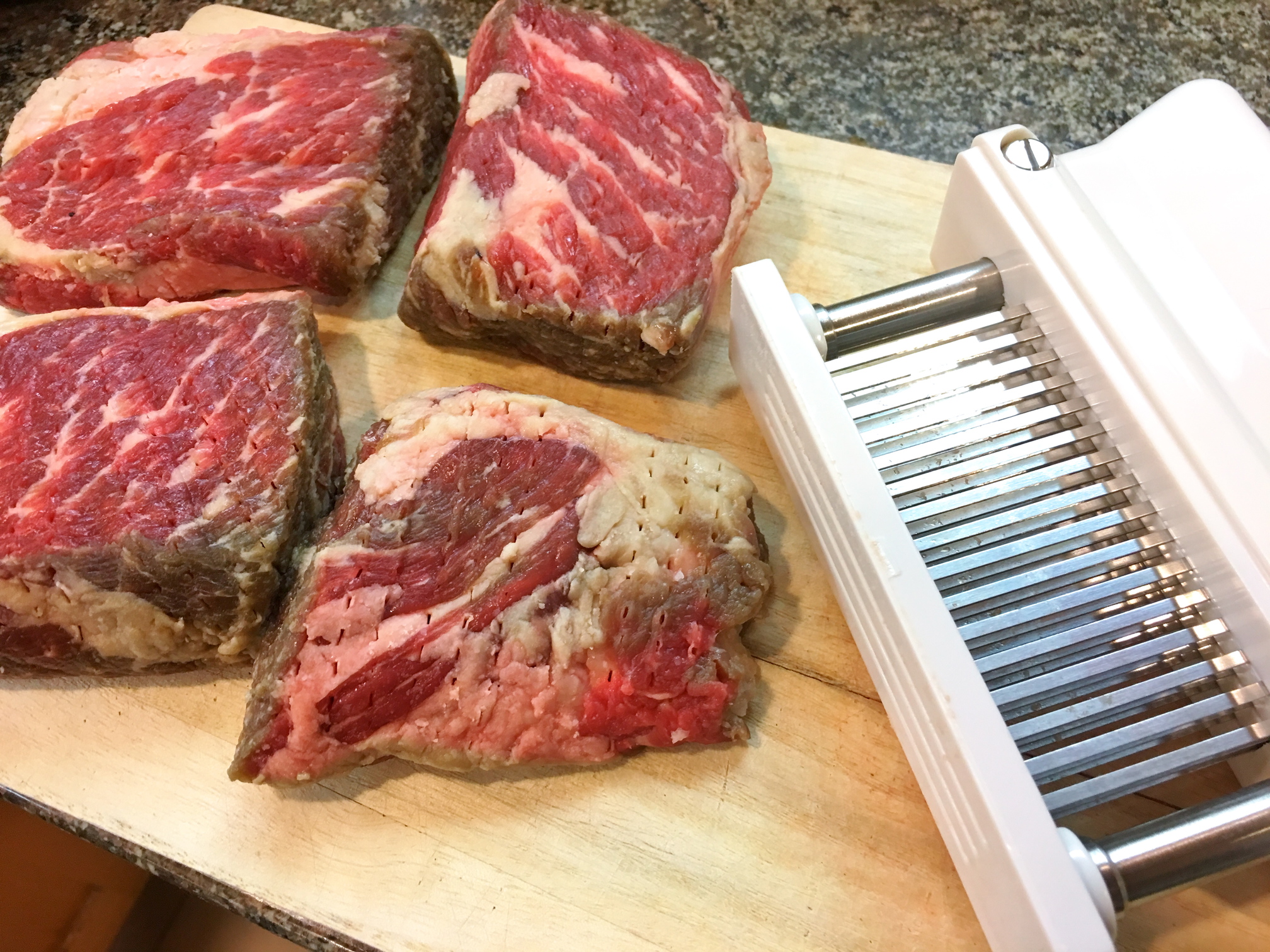 肉穴ぽこあける