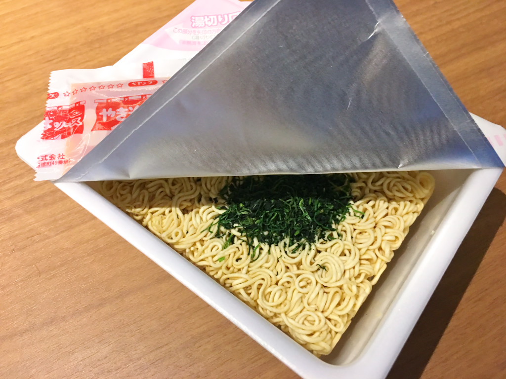 ペヤング パクチーMAXやきそば