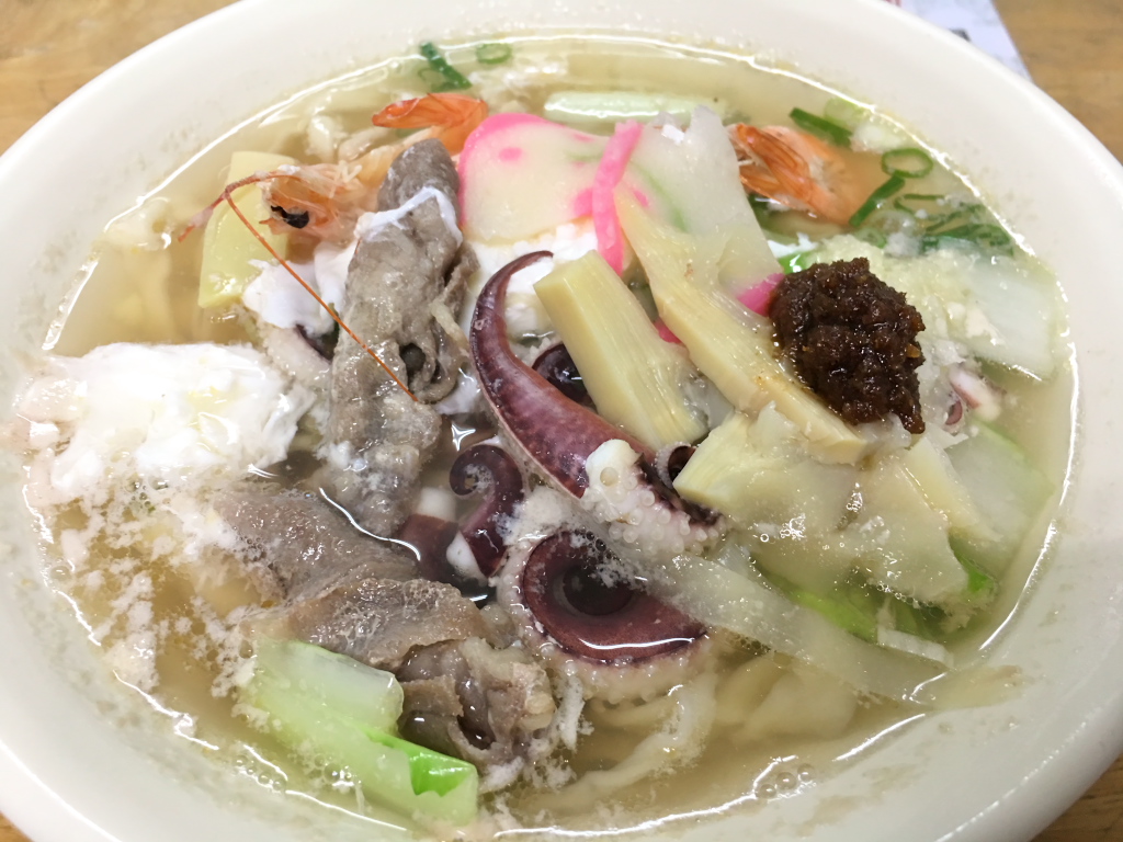 海陸什錦湯麵 粗麵